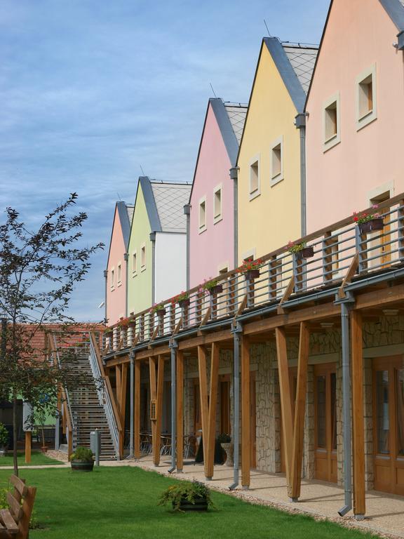 Hotel Kravi Hora Bořetice Exterior foto